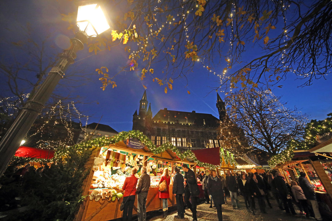  Kerstmarkt Aken (Aachen) in Aken