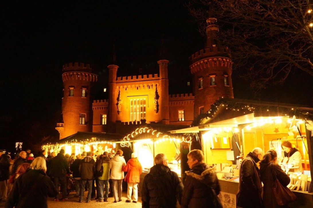  Kerstmarkt bij slot Moyland in Bedburg in Bedburg-Hau