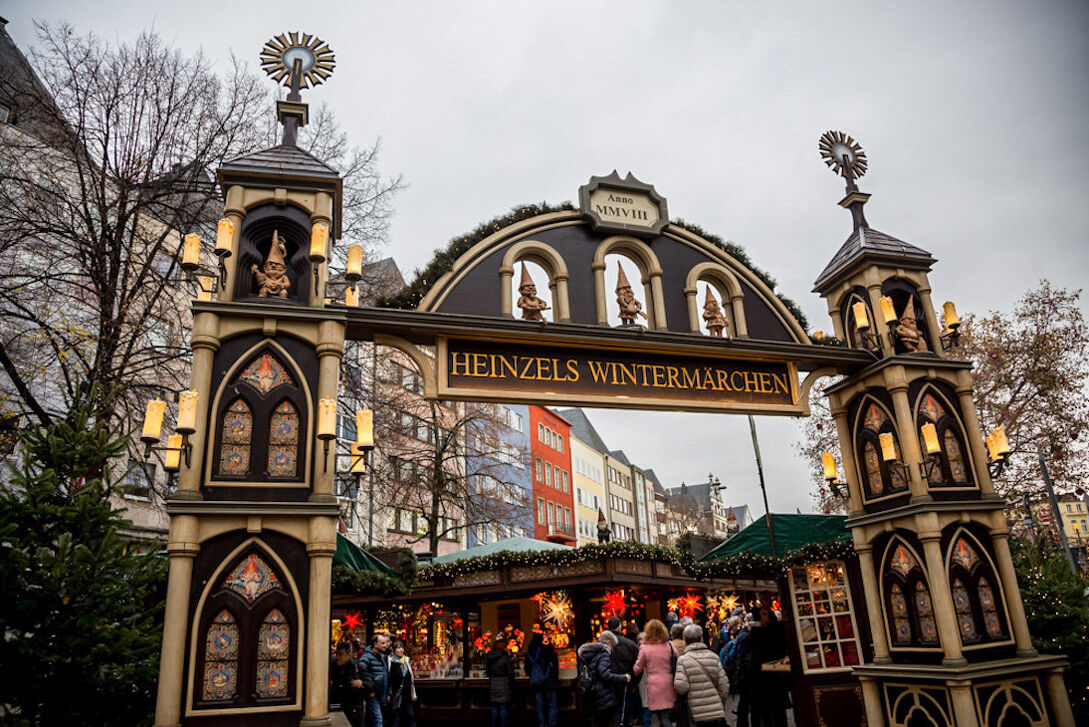  Kerstmarkt in de oude binnenstad van Keulen in Keulen