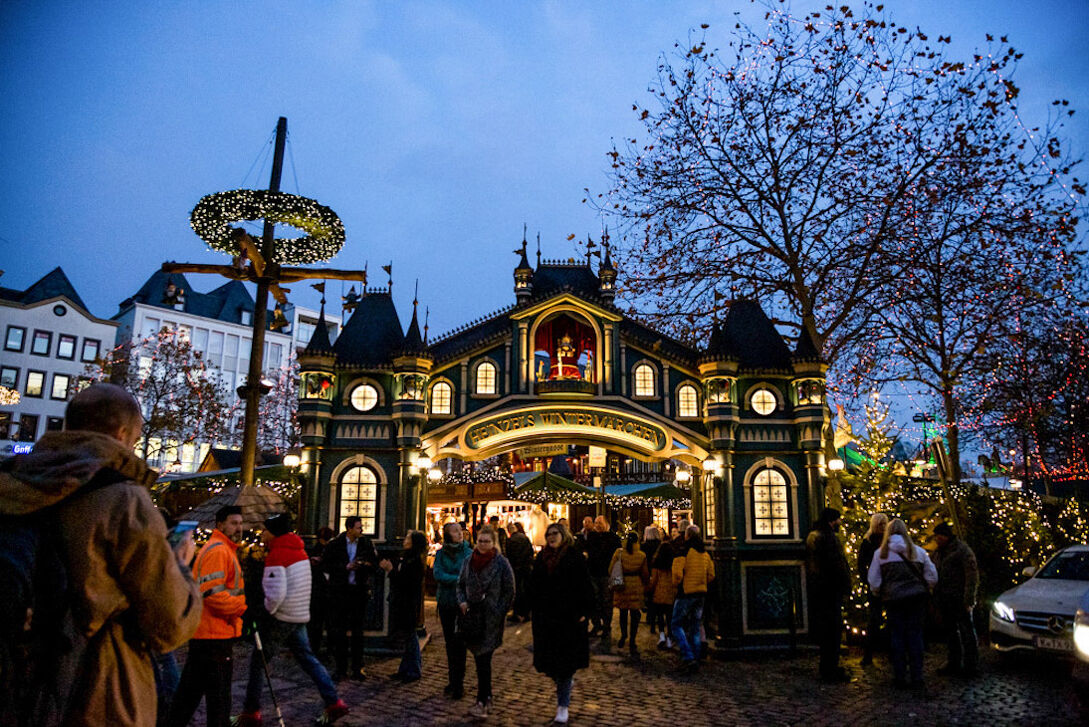  Kerstmarkt in de oude binnenstad van Keulen in Keulen