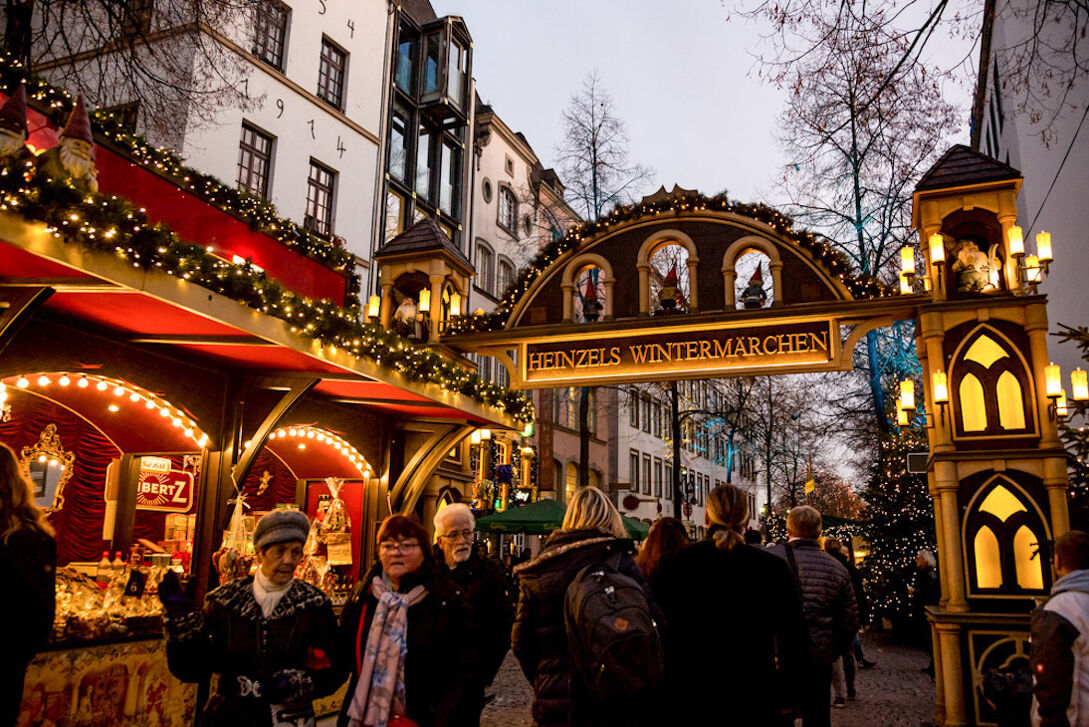  Kerstmarkt in de oude binnenstad van Keulen in Keulen